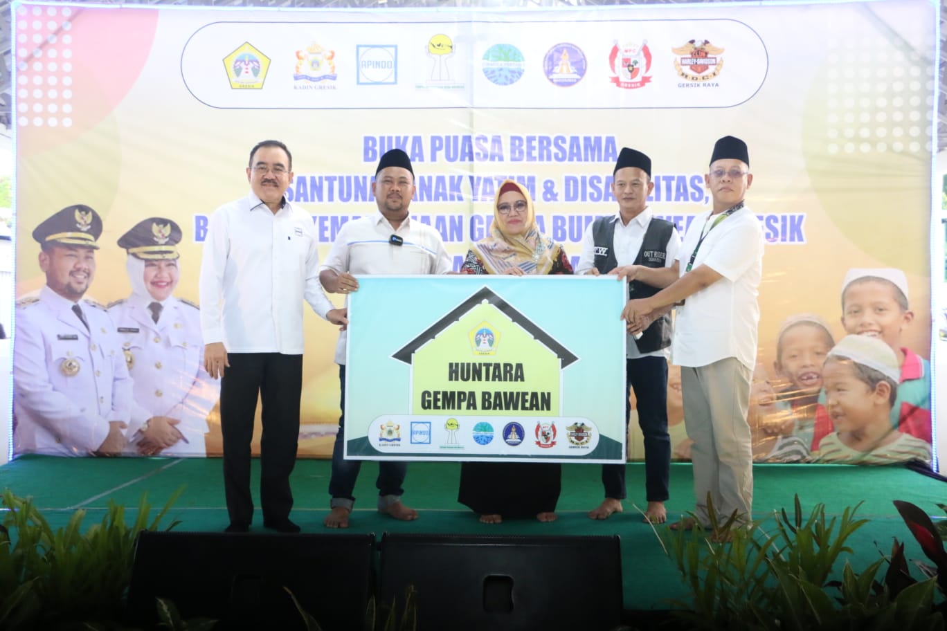 Buka Bersama Para Pengusaha Gresik, Bupati Fandi Akhmad Yani Beri Santunan Dan Gugah Solidaritas Untuk Bawean